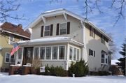 829 LINCOLN BLVD 829 LINCOLN BLVD, a Front Gabled house, built in Manitowoc, Wisconsin in 1916.