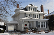 935 LINCOLN BLVD, a American Foursquare house, built in Manitowoc, Wisconsin in 1920.