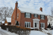 948 LINCOLN BLVD, a Colonial Revival/Georgian Revival house, built in Manitowoc, Wisconsin in 1939.