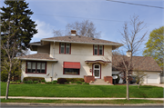 620 CLEVELAND AVE, a Prairie School house, built in Manitowoc, Wisconsin in 1915.