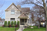 841 LINCOLN BLVD, a Queen Anne house, built in Manitowoc, Wisconsin in 1893.
