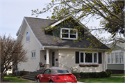 915 LINCOLN BLVD, a Bungalow house, built in Manitowoc, Wisconsin in 1922.