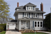 935 LINCOLN BLVD, a American Foursquare house, built in Manitowoc, Wisconsin in 1920.