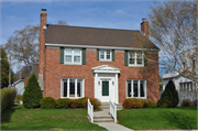 948 LINCOLN BLVD, a Colonial Revival/Georgian Revival house, built in Manitowoc, Wisconsin in 1939.