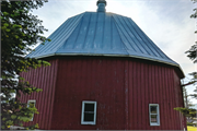 S4680 Rocky Point Road, a Astylistic Utilitarian Building centric barn, built in Greenfield, Wisconsin in 1916.