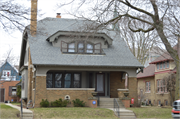 2565 N HUMBOLDT AVE, a Bungalow house, built in Milwaukee, Wisconsin in 1922.