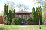 1925 MAIN ST, a Contemporary apartment/condominium, built in Stevens Point, Wisconsin in 1965.