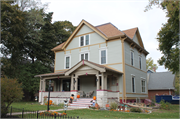7208 MILWAUKEE AVE, a Queen Anne house, built in Wauwatosa, Wisconsin in 1910.