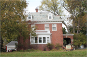 8000 WARREN AVE, a Colonial Revival/Georgian Revival house, built in Wauwatosa, Wisconsin in 1908.