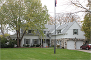 2525 N HARDING BLVD, a Colonial Revival/Georgian Revival house, built in Wauwatosa, Wisconsin in 1937.