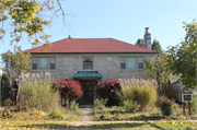 2468 PASADENA BLVD, a Colonial Revival/Georgian Revival house, built in Wauwatosa, Wisconsin in 1941.