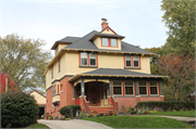 8020 WARREN AVE, a American Foursquare house, built in Wauwatosa, Wisconsin in 1908.