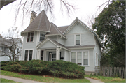 1752 Church Street, a Queen Anne house, built in Wauwatosa, Wisconsin in 1909.