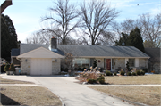 7927 Jackson Park Boulevard, a Ranch house, built in Wauwatosa, Wisconsin in 1951.