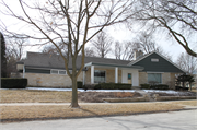 9330 Jackson Park Boulevard, a Ranch house, built in Wauwatosa, Wisconsin in 1949.