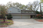 1943 River Park Court, a Contemporary duplex, built in Wauwatosa, Wisconsin in 1975.