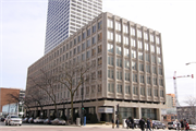611 E WISCONSIN AVE, a Contemporary large office building, built in Milwaukee, Wisconsin in 1964.