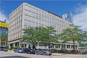 611 E WISCONSIN AVE, a Contemporary large office building, built in Milwaukee, Wisconsin in 1964.