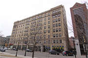 1600 W WISCONSIN AVE, a Neoclassical/Beaux Arts apartment/condominium, built in Milwaukee, Wisconsin in 1924.