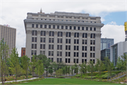 720 E WISCONSIN AVE, a Neoclassical/Beaux Arts large office building, built in Milwaukee, Wisconsin in 1914.