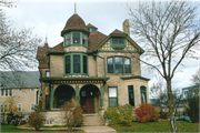 2004 W HIGHLAND AVE, a Queen Anne house, built in Milwaukee, Wisconsin in 1890.