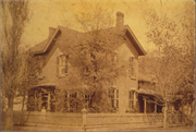 517 S FARWELL ST, a Gabled Ell house, built in Eau Claire, Wisconsin in 1871.