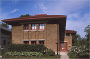 3965 N Harcourt Pl, a Prairie School house, built in Shorewood, Wisconsin in 1921.