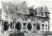 1537-1545 N CASS ST, a Queen Anne row house/townhouse, built in Milwaukee, Wisconsin in 1891.