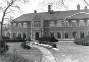 3319 N LAKE DR, a English Revival Styles house, built in Milwaukee, Wisconsin in 1914.