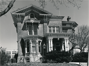 1024 E STATE ST, a Italianate house, built in Milwaukee, Wisconsin in 1875.