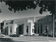 1635 W NATIONAL AVE, a Art/Streamline Moderne small office building, built in Milwaukee, Wisconsin in 1937.