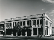 333 W NORTH AVE, a Commercial Vernacular large retail building, built in Milwaukee, Wisconsin in 1926.