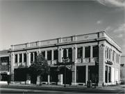 333 W NORTH AVE, a Commercial Vernacular retail building, built in Milwaukee, Wisconsin in 1926.