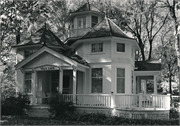N7821 Lakeside Park (AKA 408 LAKESIDE PARK RD), a Queen Anne house, built in Rhine, Wisconsin in 1900.