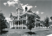 904 6TH ST, a Queen Anne house, built in Hudson, Wisconsin in 1885.