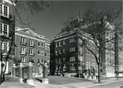 1943 N SUMMIT AVE, a Colonial Revival/Georgian Revival apartment/condominium, built in Milwaukee, Wisconsin in 1922.