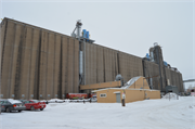 41 DOCK ST, TOWER BAY SLIP, ST LOUIS BAY, a Astylistic Utilitarian Building grain elevator/feed mill, built in Superior, Wisconsin in 1941.