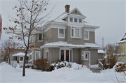 2332 E 7TH ST, a Queen Anne house, built in Superior, Wisconsin in 1883.