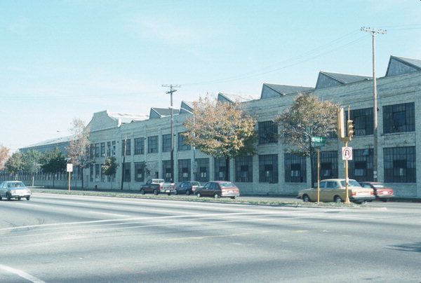 File:Harp and Kettle Cheesehouse, 310 E. Broadway, Madison 5, Wisconsin, on  U.S. highways 12 - 18 - 51, 3 miles S. E. of the city (81079).jpg -  Wikimedia Commons