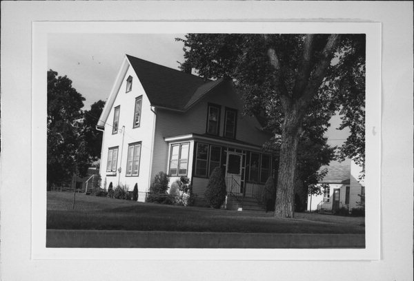 138 BROADWAY ST | Property Record | Wisconsin Historical Society