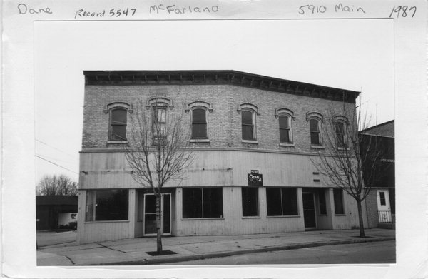 File:Harp and Kettle Cheesehouse, 310 E. Broadway, Madison 5, Wisconsin, on  U.S. highways 12 - 18 - 51, 3 miles S. E. of the city (81079).jpg -  Wikimedia Commons